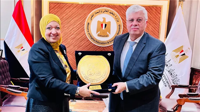 «تطوير التعليم بالوزراء» يُكرم «عاشور» تقديرًا لدعمه مشروع مراكز مهارات القرن الواحد والعشرين