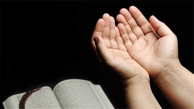 رَّبِّ أَنزِلْنِي مُنزَلًا مُّبَارَكًا وَأَنتَ خَيْرُ الْمُنزِلِينَ.. دعاء اليوم العشرين من رمضان 2025