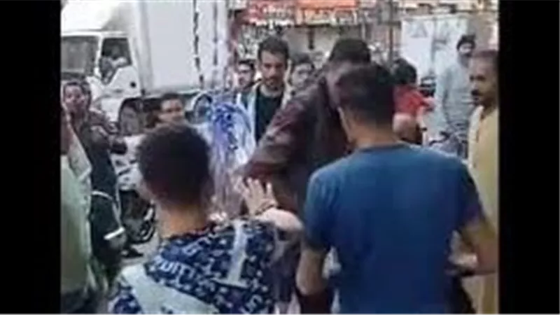 واقعة أثارت الجدل.. القصة الكاملة للاعتداء على ضابط قنا داخل محل بنجع حمادي | فيديو