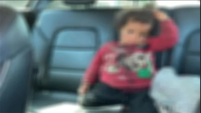 بتسيبها الفجر وترجعلها على الفطار.. القصة الكاملة لاستغلال أم لطفلتها في التسول بالتجمع 