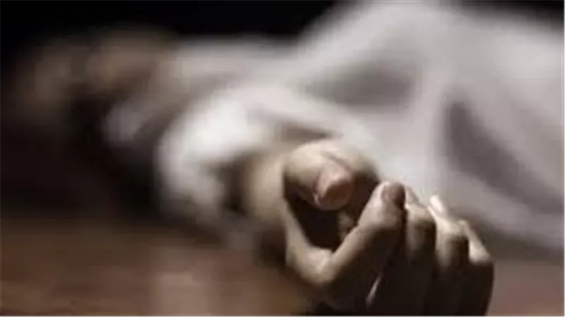 القصة الكاملة..طعنة مقص تنهي خلافات فاطمة مع جوزها أمام أولادها الستة في شقة الأسمرات 