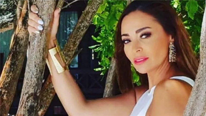 ملفتة.. داليا البحيري تثير الجدل بهذه الإطلالة | شاهد