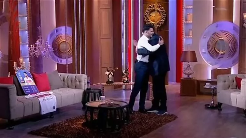 لا ترحل نحن نحبك.. رسالة مؤثرة من عمرو أديب لـ زيزو بشأن البقاء في الزمالك