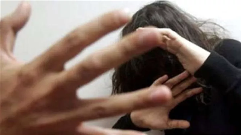  ضربها في الشارع بسبب التليفون.. القصة الكاملة للاعتداء على فتاة مصر القديمة 