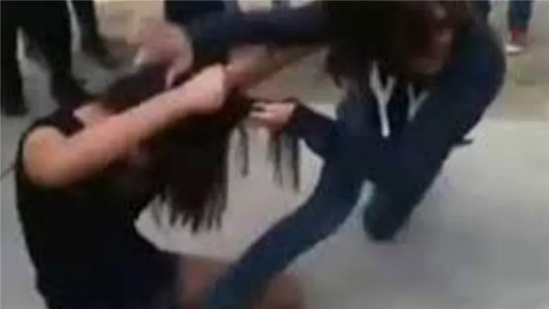  غيرة بنات.. تفاصيل جديدة عن تشويه 4 طالبات وجه زميلتهم داخل مدرسة بأكتوبر 