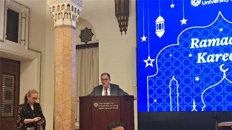 رئيس الجامعة الأمريكية بالقاهرة: ملتزمون بتقديم تعليم متميز وخدمة مجتمعية مؤثرة