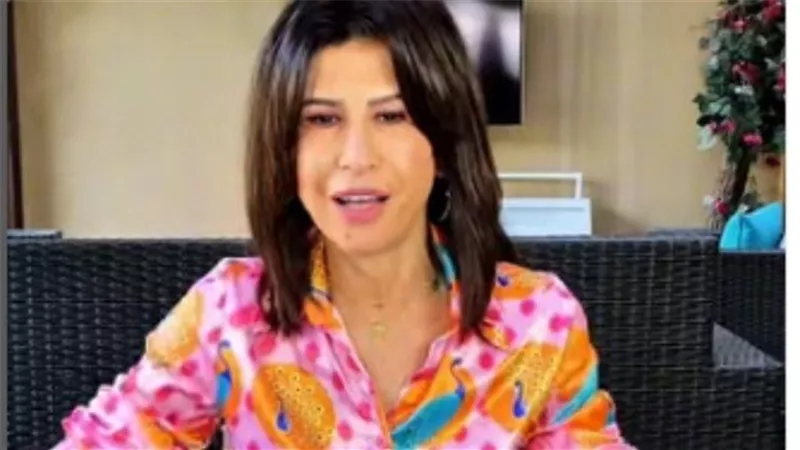 ماذا فعلت؟.. أمينة شلباية تثير الجدل بشأن تقاليد أكل الرنجة