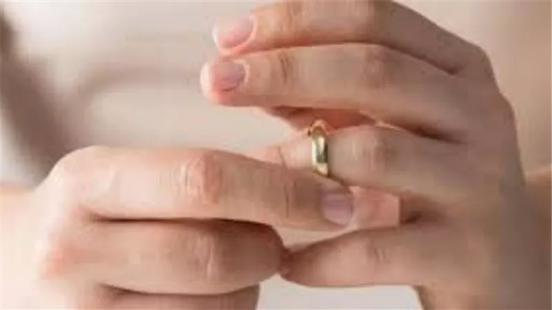 أربعينية تطلب الطلاق بعد 21 سنة زواج: اتجنن واتجوز عليا واحدة من دور عياله 