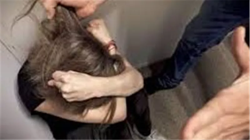 باعت العفش وطلبت الخلع.. القصة الكاملة لقفز سيدة من الطابق الثالث هربًا من زوجها