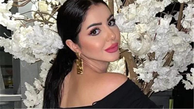 عروس مبتسمة وكالقمر في تمامه.. ماذا قالت ميار الببلاوي عن غُسل إيناس النجار ؟