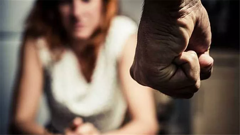رديت الشتيمة لجوزي والموضوع كبر.. سيدة تطلب الطلاق في محكمة الأسرة