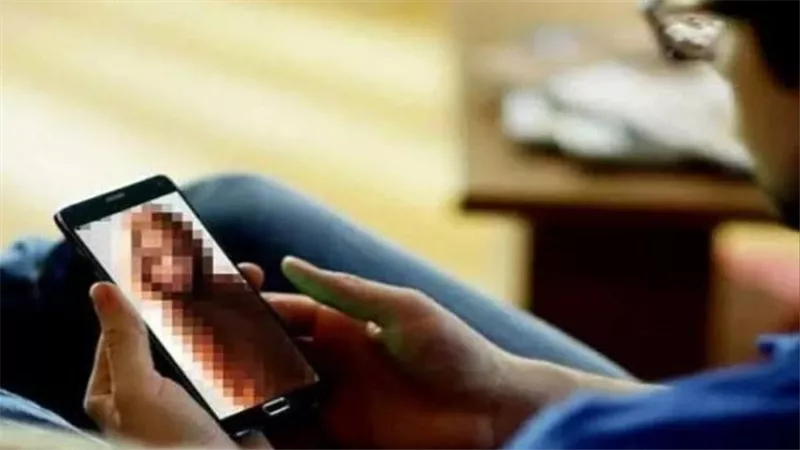 طلب معاشرتها.. تفاصيل مثيرة في قتل شاب بسبب فيديوهات لزوجته