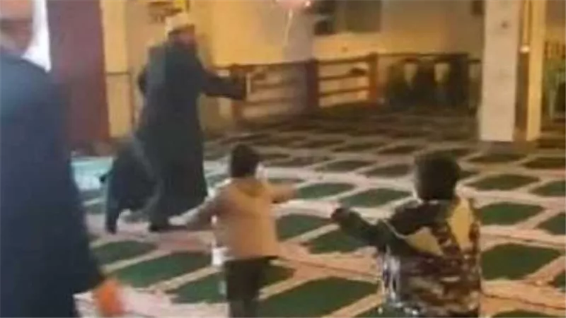 بعد واقعة البلالين.. الأوقاف تحدد 4 ضوابط لتواجد الأطفال في المساجد