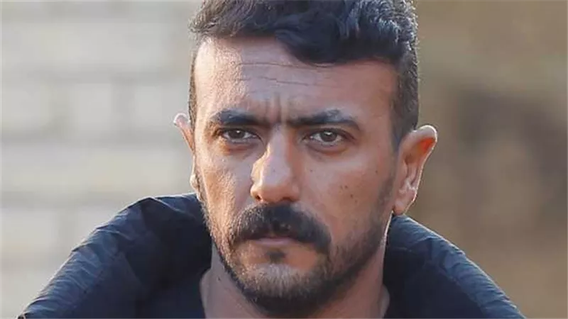 كيف علق عليها؟.. سيدة تدعو لـ أحمد العوضي من أمام الكعبة | فيديو