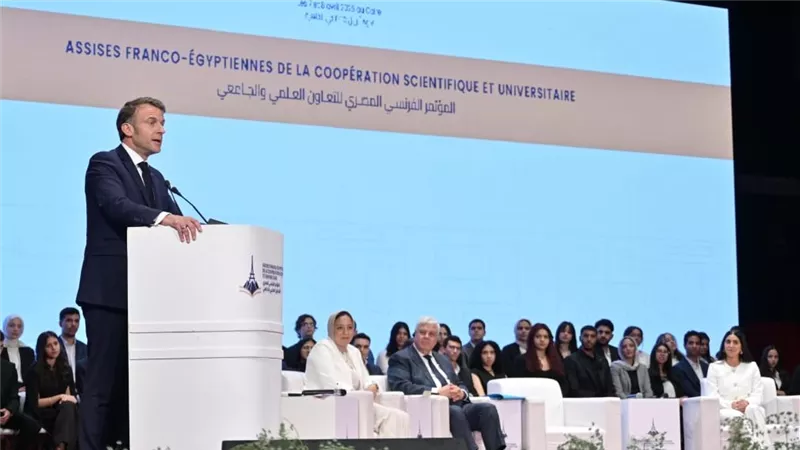 بماذا نصح الرئيس الفرنسي ماكرون طلاب الجامعات المصرية؟.. تفاصيل