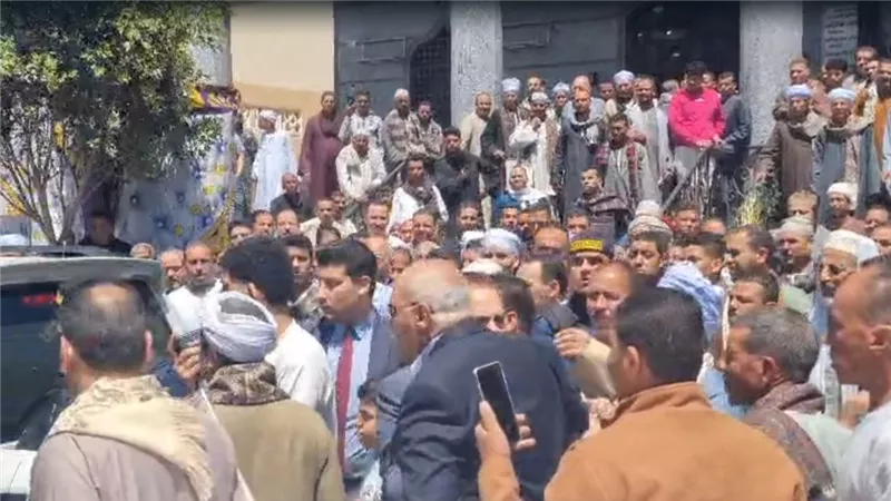 بعد قرار التنمية المحلية.. القصة الكاملة لخناقة نائب محافظ سوهاج والسكرتير العام على باب المسجد