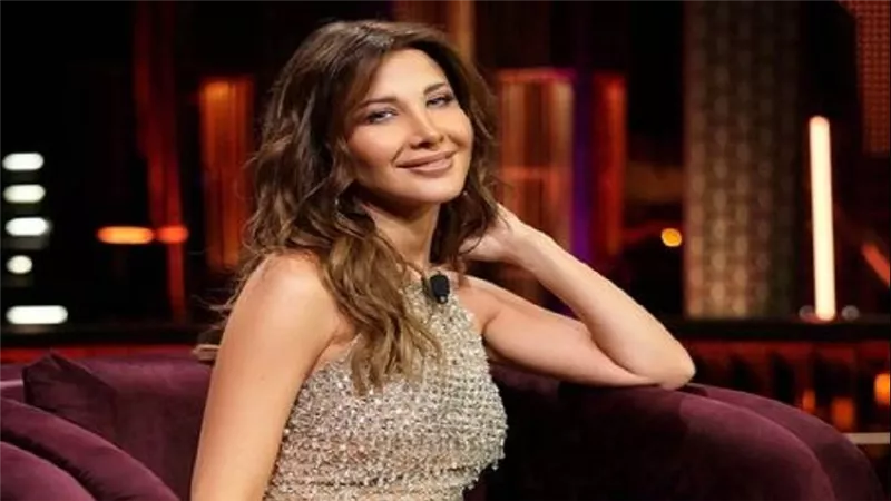 جاكت قصير.. نانسي عجرم تثير ضجة بهذه الإطلالة | شاهد