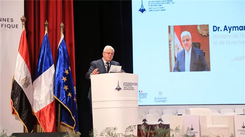 وزيرا التعليم العالي المصري والفرنسي يشهدان توقيع 42 بروتوكول تعاون بين الجامعات المصرية والفرنسية