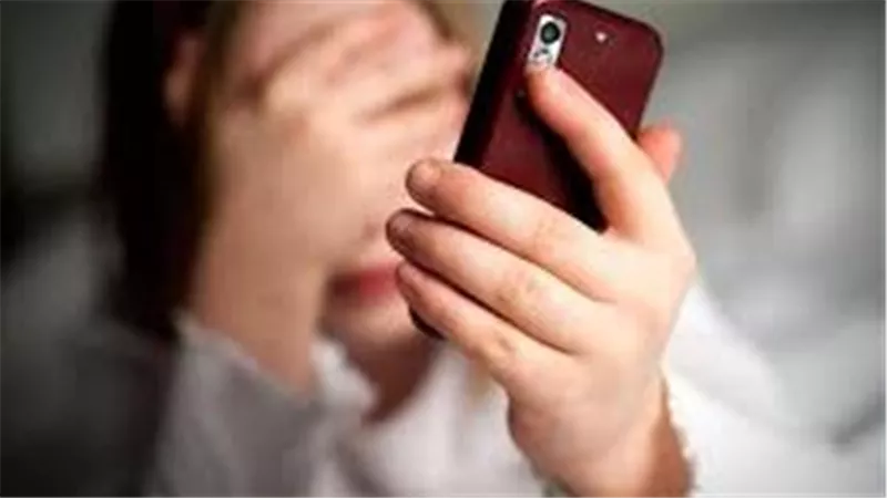 هددها بنشر صور خادشة.. القصة الكاملة للحكم على المتهم بابتزاز فتاة في نجع حمادي