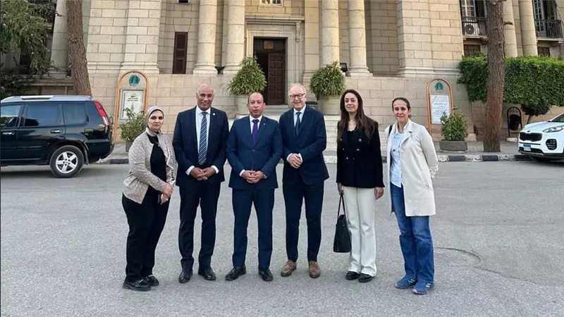 عميد طب قصر العيني يستقبل نظيره من جامعة كريستيان ألبريشت الألمانية.. صور