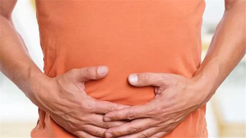 وداعا للانتفاخ… 7 مشروبات طبيعية تخلصك من الغازات وتحسّن الهضم