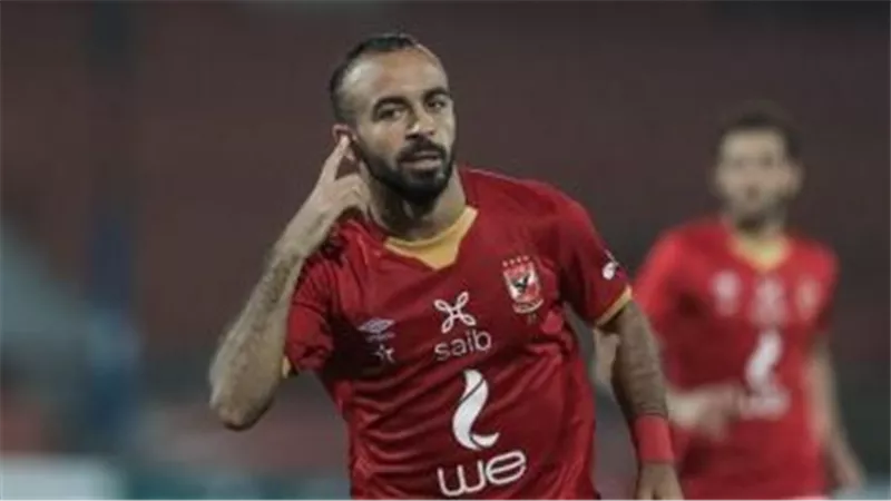  صورة أثارت الجدل.. ما سبب تواجد أفشة أمام نادي الزمالك؟ 