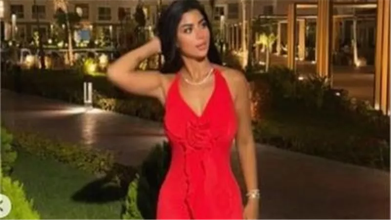  في عيد ميلادها.. كارولين عزمي تثير ضجة بهذه الإطلالة | شاهد
