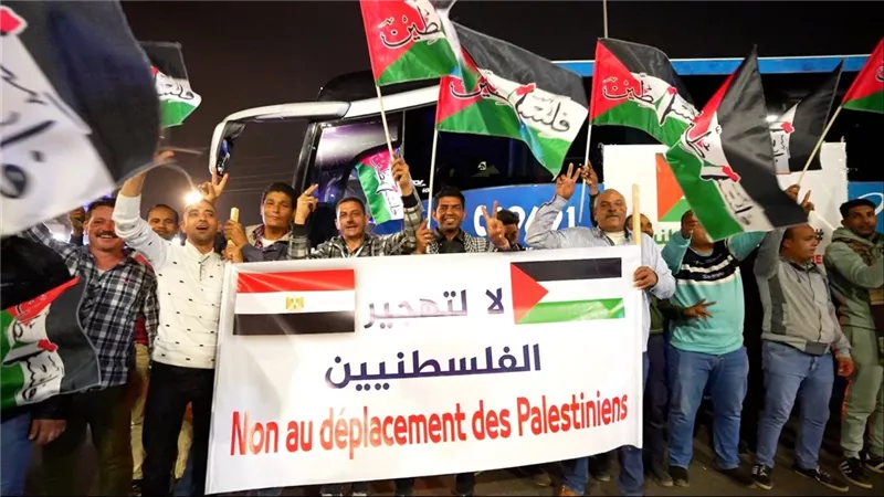 الآلاف يحتشدون بطريق السويس رفضًا لمخططات تهجير الفلسطينيين ودعمًا لصمود غزة.. صور
