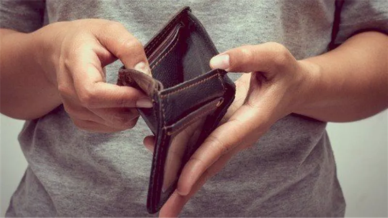 منها المرايا المكسورة.. 7 أشياء تطرد الرزق من المنزل