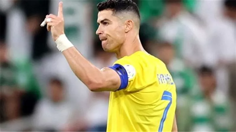 خد مني القصة.. شوبير يحسم الجدل بشأن مشاركة رونالدو مع الأهلي في كأس العالم