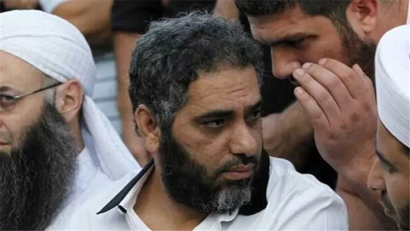 من الغناء إلى الإرهاب.. القصة الكاملة لأزمة فضل شاكر بعد تبرئته