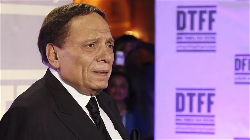 تعرف على حقيقة دخول عادل إمام العناية المركزة بعد تدهور حالته الصحية 