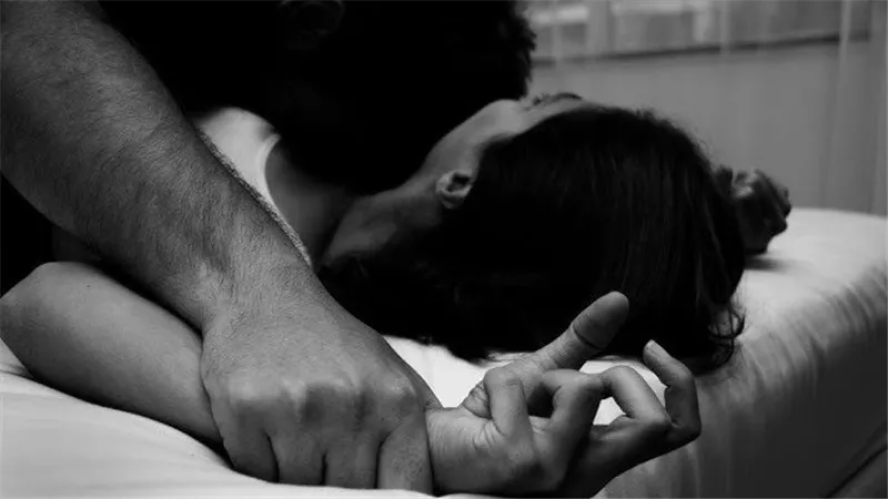  بنتها كشفتها.. القصة الكاملة لإدعاء سيدة اغتـ.ـصابها أمام طفلتها في أكتوبر 
