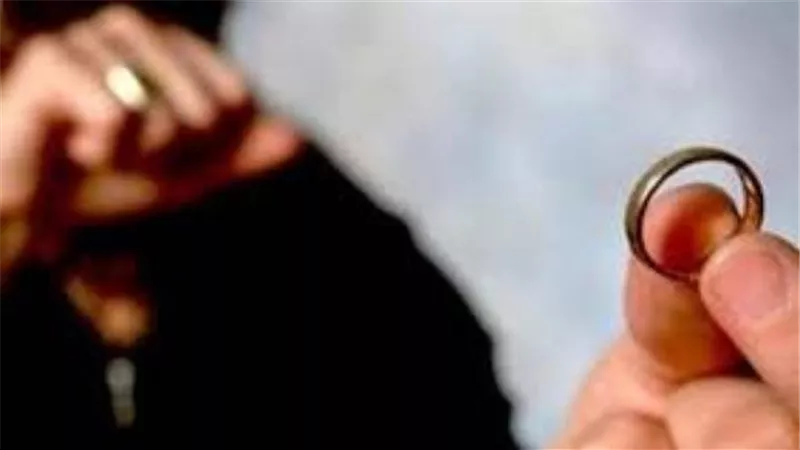 مش قادر ينسى حبيبته.. ملك تطلب خلع زوجها في محكمة الأسرة