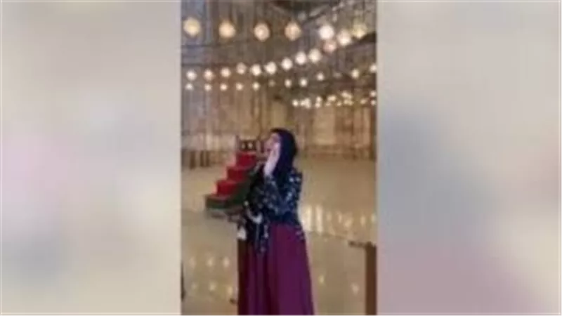 هذا هو الحكم الشرعي..القصة الكاملة لقيام فتاة برفع الأذان من مسجد قلعة صلاح الدين | فيديو