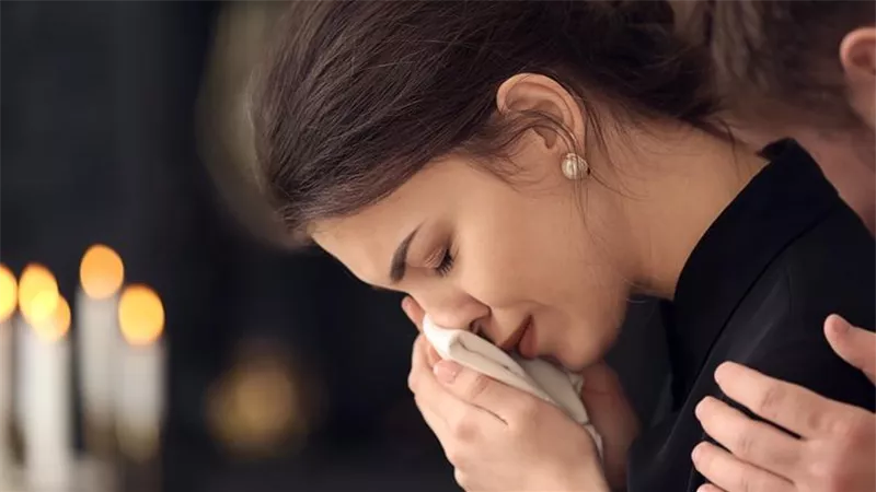 طلع حرامي وفيسبوك فضحه..شيماء تطلب خلع زوجها في محكمة الأسرة