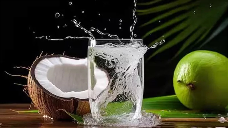 منها تعزيز مضادات الأكسدة.. فوائد مذهلة لشرب ماء الليمون لمدة 30 يومًا