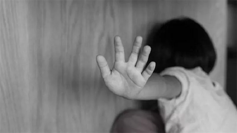  3 ذئاب بشرية قتلوها مرتين.. جريمة هتك عرض بشعة ضحيتها طفلة تهز العياط