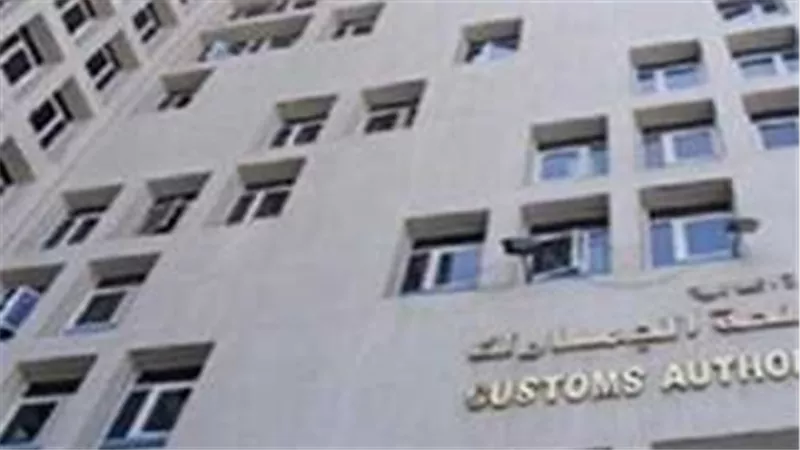 قرار عاجل من الجمارك بشأن عودة المصريين من الخارج بملابس مستعملة