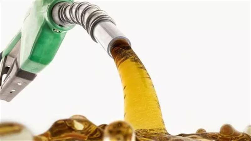 احمِ سيارتك ووفر أموالك.. خطوات بسيطة تكشف لك البنزين المغشوش