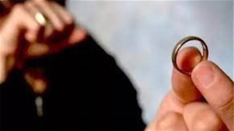 نصاب ومزور اسمه..زوجة تكتشف خيانة زوجها بعد 11عامًا