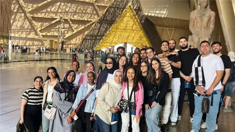 طلاب جامعة جزيرة الأمير إدوارد يناقشون أفكار تسويقية عالمية للمتحف المصري الكبير