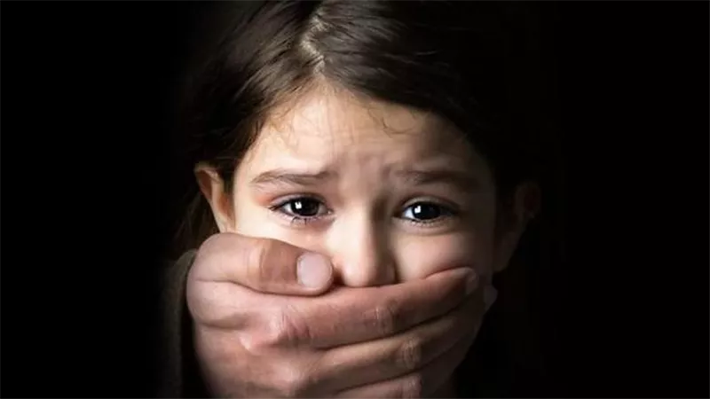  هددها بقتل والدها.. تفاصيل صادمة في اتهام خفير بهتك عرض طفلة 9 سنوات بالقليوبية 