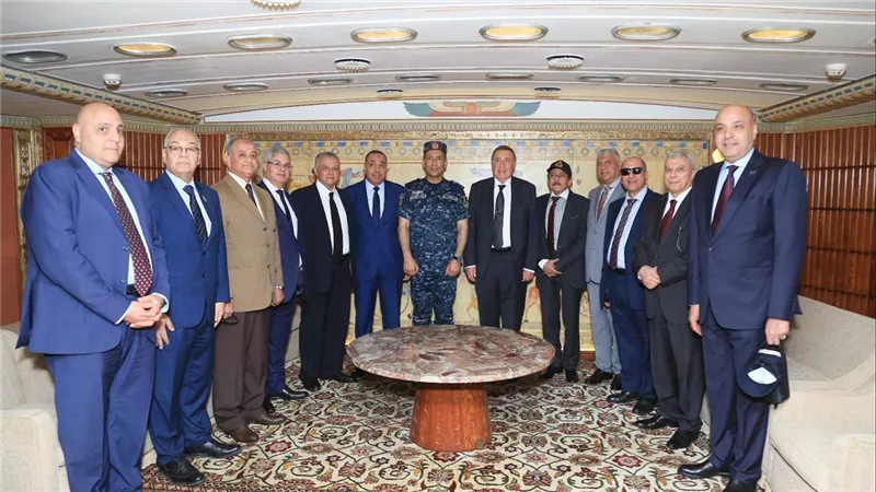  القوات البحرية تستقبل وفدًا من أعضاء المحكمة الدستورية العليا