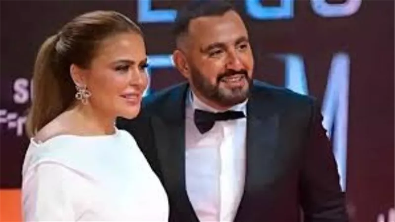  بعد أزمة الانفصال.. صور رومانسية جمعت أحمد السقا ومها الصغير | شاهد 