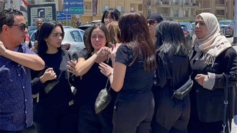 صفعتها وركلتها.. التفاصيل الكاملة لاعتداء طالبة على مُدرسة بإحدى لجان الهرم