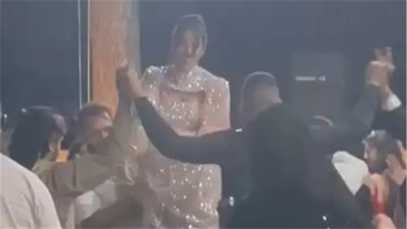 بسبب غيرة العريس.. حفل زفاف يتحول إلى فاجعة في دولة عربية | فيديو
