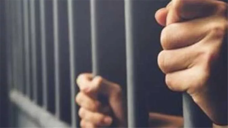هاكر صفحة زميلته.. القصة الكاملة لحبس موظف نشر صور وعبارات خادشة