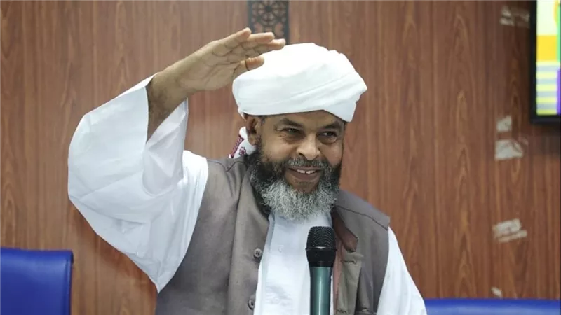 داعية سوداني يثير الجدل: رأيت النبي في المنام وأوصاني بدعوة الجيش والدعم السريع للمفاوضات | شاهد