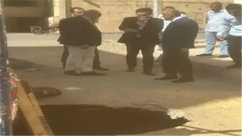 أمفورة أثرية وسرداب مخفي.. ماذا وجدت لجنة التفتيش بحفرة قصر ثقافة الأقصر؟